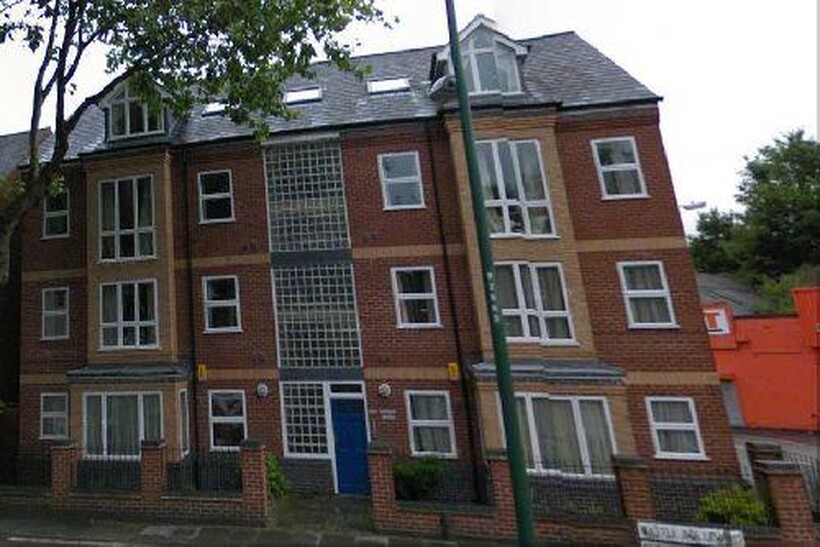 Nottingham NG7 4 bed flat to rent - £391 pcm (£90 pw)