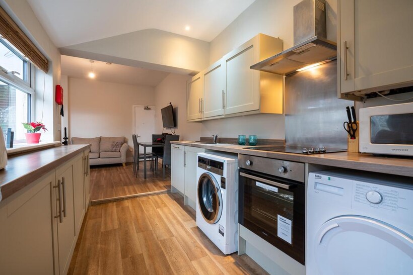 Allison Street - Student House - 25/26 4 bed terraced house to rent - £450 pcm (£104 pw)