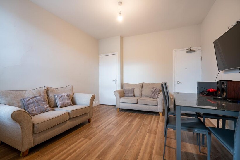 Allison Street - Student House - 25/26 4 bed terraced house to rent - £450 pcm (£104 pw)
