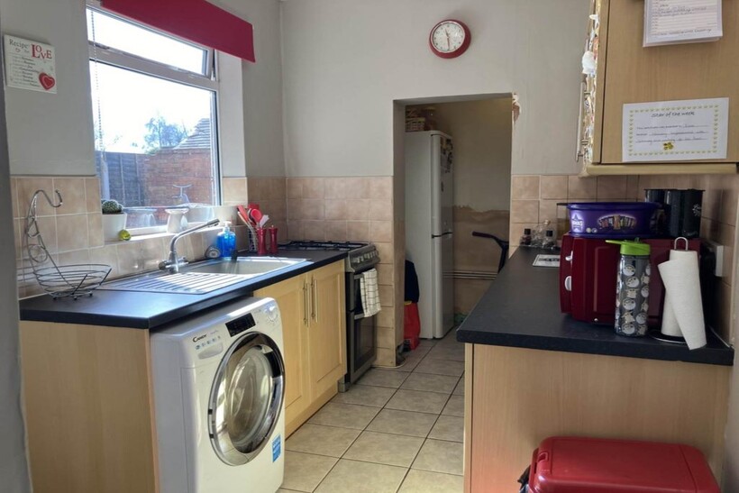 Broad Lane, Walsall WS3 2 bed terraced house to rent - £875 pcm (£202 pw)