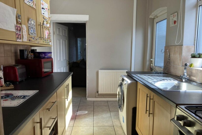 Broad Lane, Walsall WS3 2 bed terraced house to rent - £875 pcm (£202 pw)