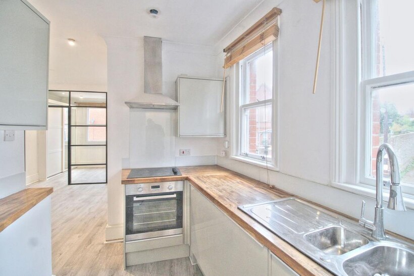 Meads Street, Eastbourne BN20 1 bed apartment to rent - £875 pcm (£202 pw)