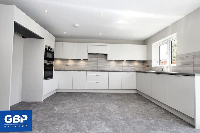 168A Branksome Avenue, Stanford Le... 5 bed house share to rent - £800 pcm (£185 pw)