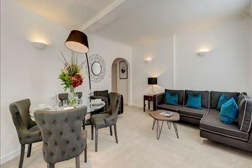 Hill Street, London W1J 2 bed flat to rent - £5,200 pcm (£1,200 pw)