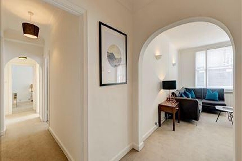 Hill Street, London W1J 2 bed flat to rent - £5,200 pcm (£1,200 pw)