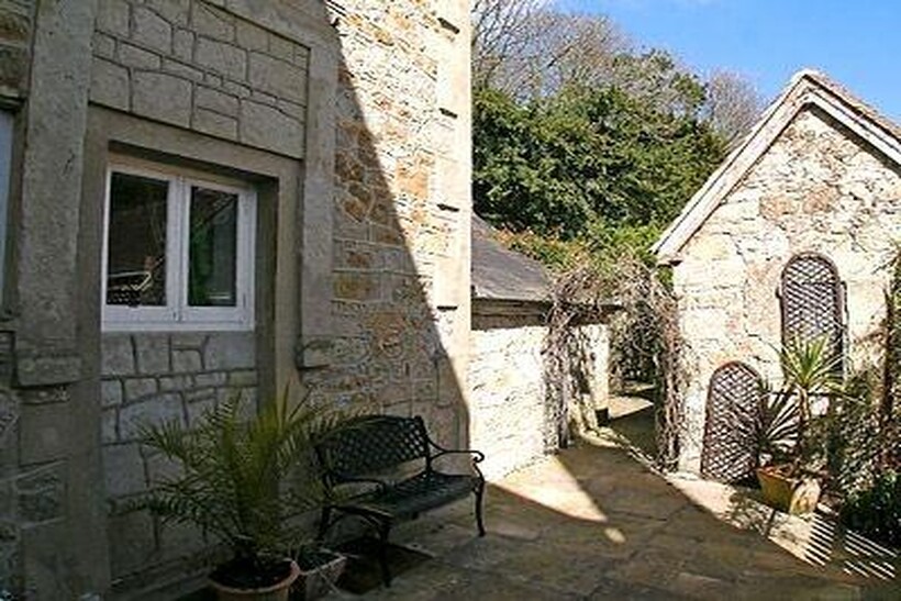 Bonchurch Village Road, Ventnor PO38 3 bed terraced house to rent - £1,450 pcm (£335 pw)