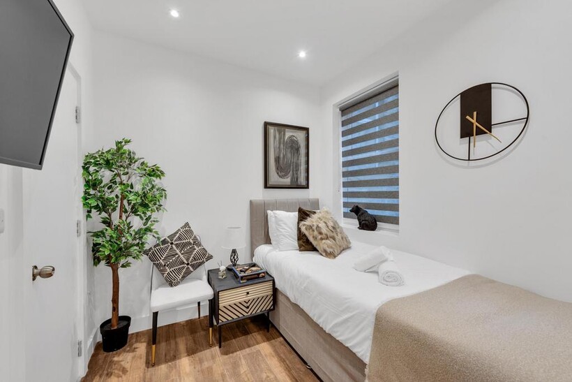 Broadway, London W13 1 bed serviced apartment to rent - £3,480 pcm (£803 pw)