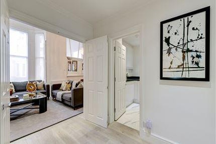 Lexham Gardens, London W8 4 bed flat to rent - £9,967 pcm (£2,300 pw)