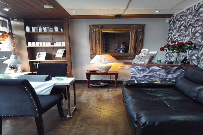 High Street, Burnham SL1 Retail property (high street) to rent - £875 pcm (£202 pw)