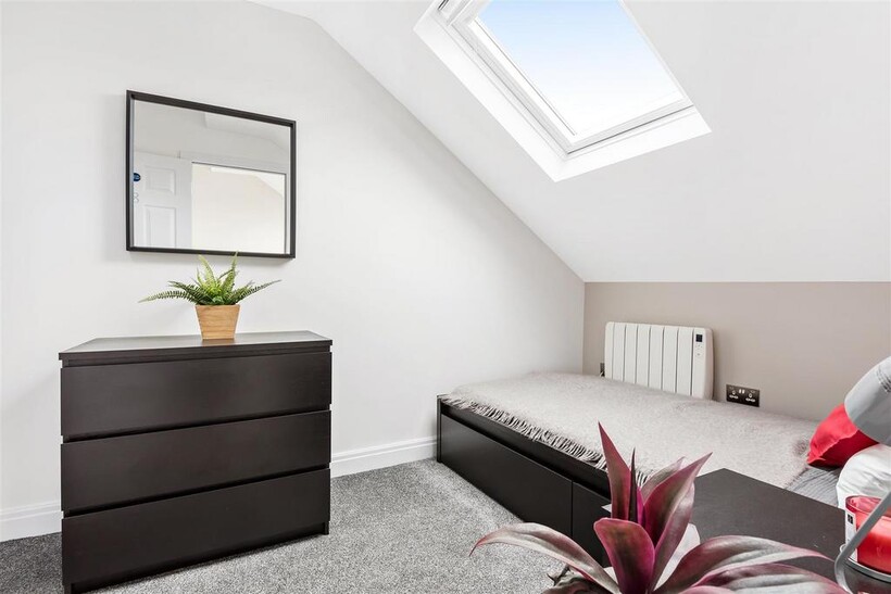 Chatham Hill, Chatham, Kent 1 bed in a house share to rent - £350 pcm (£81 pw)