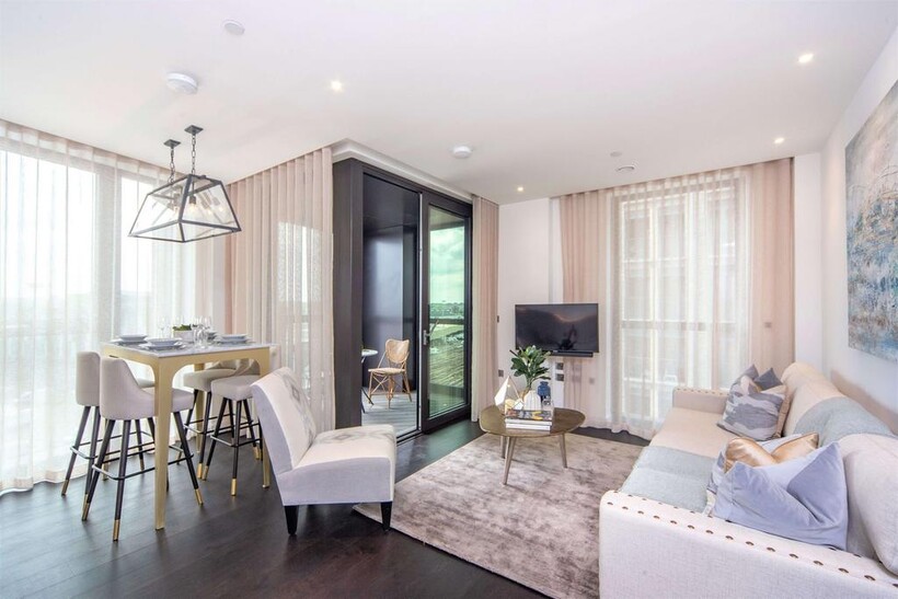 Charles Clowes Walk, London, SW11 2 bed property to rent - £4,333 pcm (£1,000 pw)