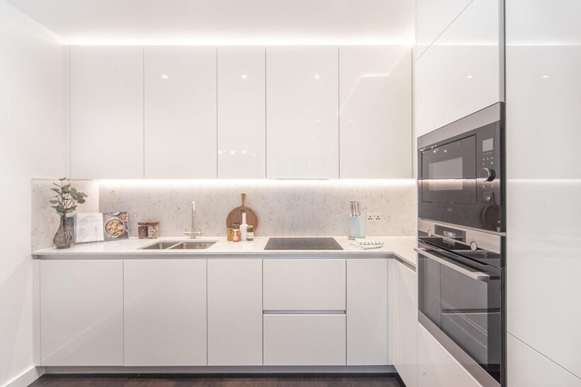 Charles Clowes Walk, London, SW11 2 bed apartment to rent - £5,092 pcm (£1,175 pw)