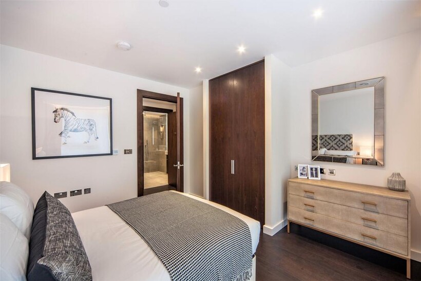 Charles Clowes Walk, London, SW11 2 bed apartment to rent - £5,092 pcm (£1,175 pw)