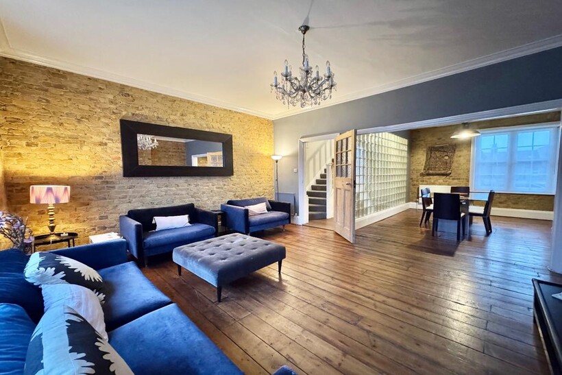 a Kingston Road, London 2 bed maisonette to rent - £3,250 pcm (£750 pw)