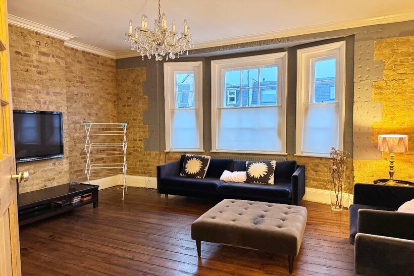 a Kingston Road, London 2 bed maisonette to rent - £3,250 pcm (£750 pw)
