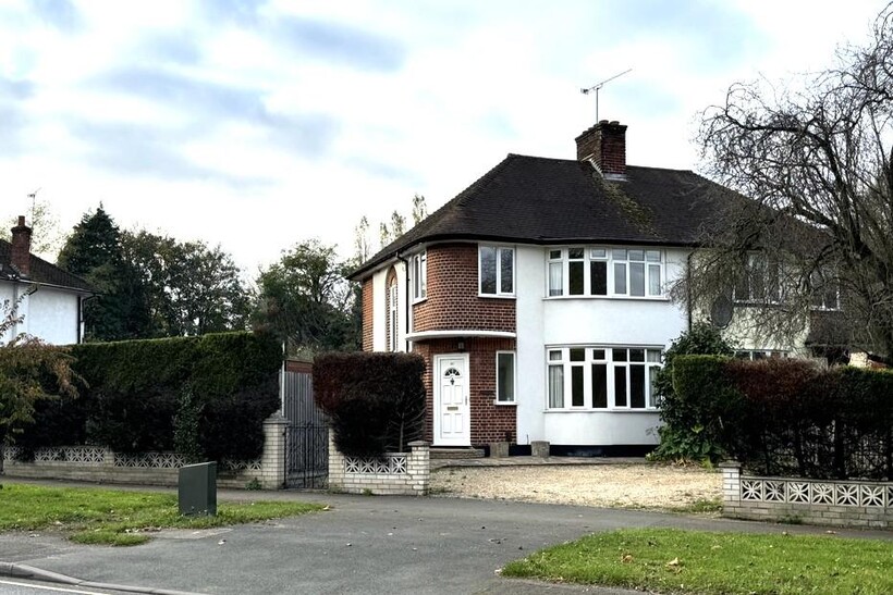 Oriental Road, Woking GU22 3 bed semi-detached house to rent - £2,500 pcm (£577 pw)