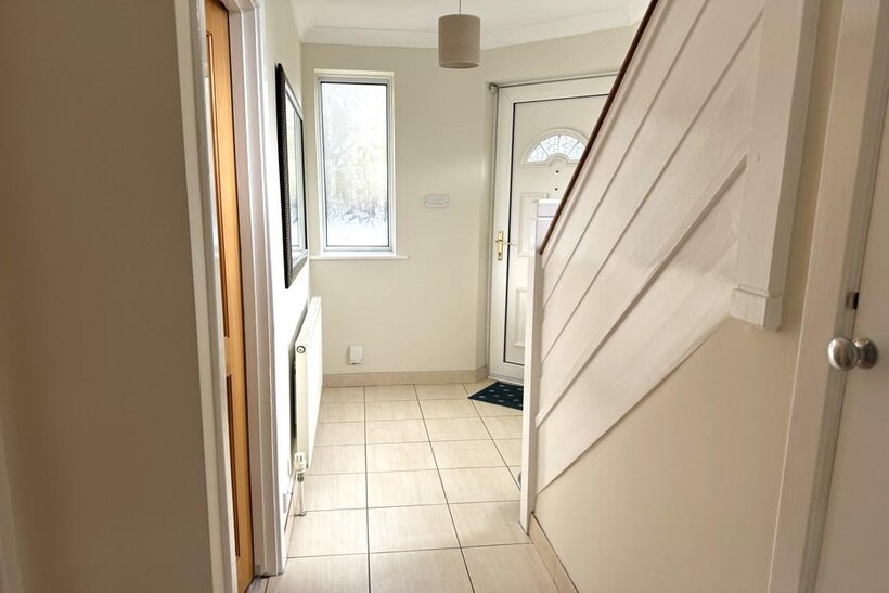 Oriental Road, Woking GU22 3 bed semi-detached house to rent - £2,500 pcm (£577 pw)