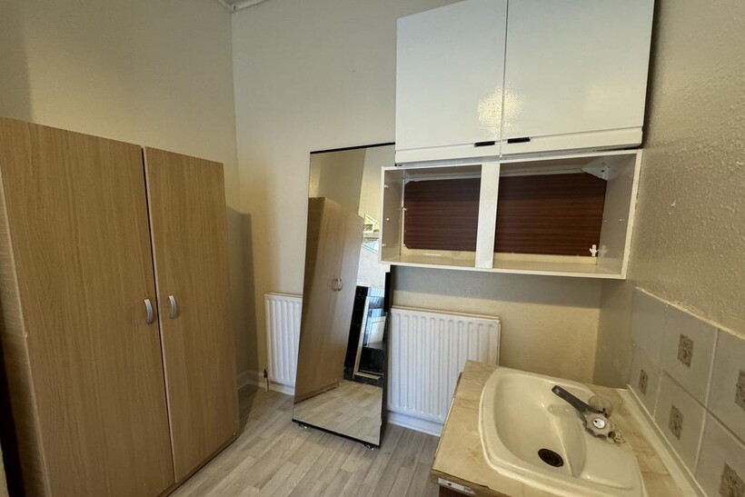 Croydon SE25 1 bed terraced house to rent - £700 pcm (£162 pw)