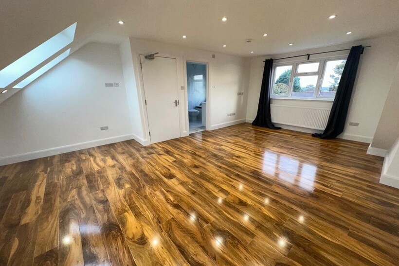 South Way 5 bed semi-detached house to rent - £4,250 pcm (£981 pw)