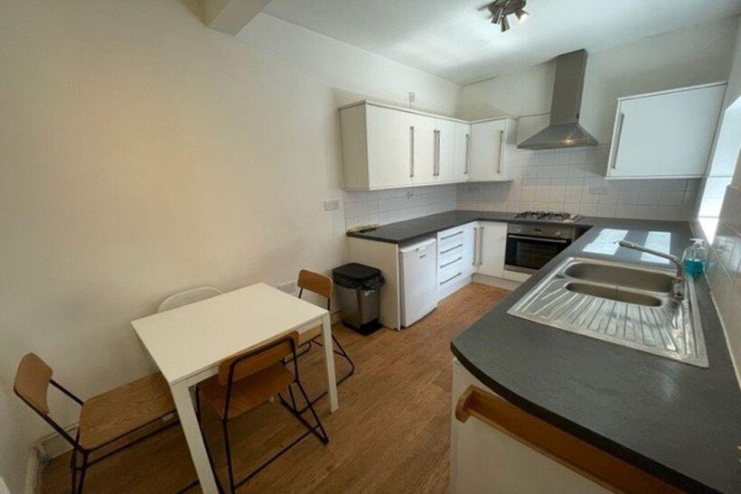 Thorpe Street, Leicester 3 bed detached house to rent - £412 pcm (£95 pw)
