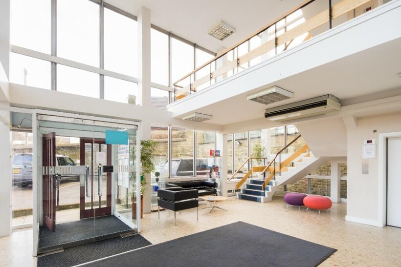 Albion Road, Greengates BD10 Mixed use to rent - £1,365 pcm (£315 pw)