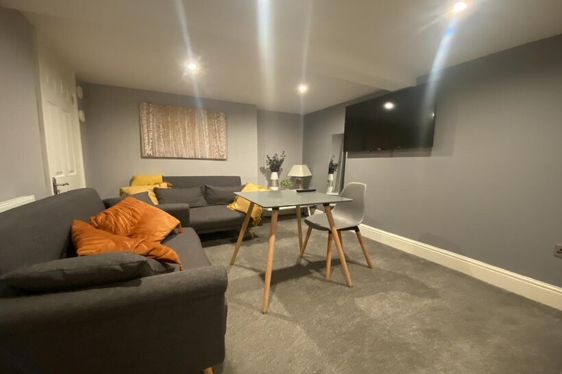 Nottingham NG7 6 bed house to rent - £521 pcm (£120 pw)