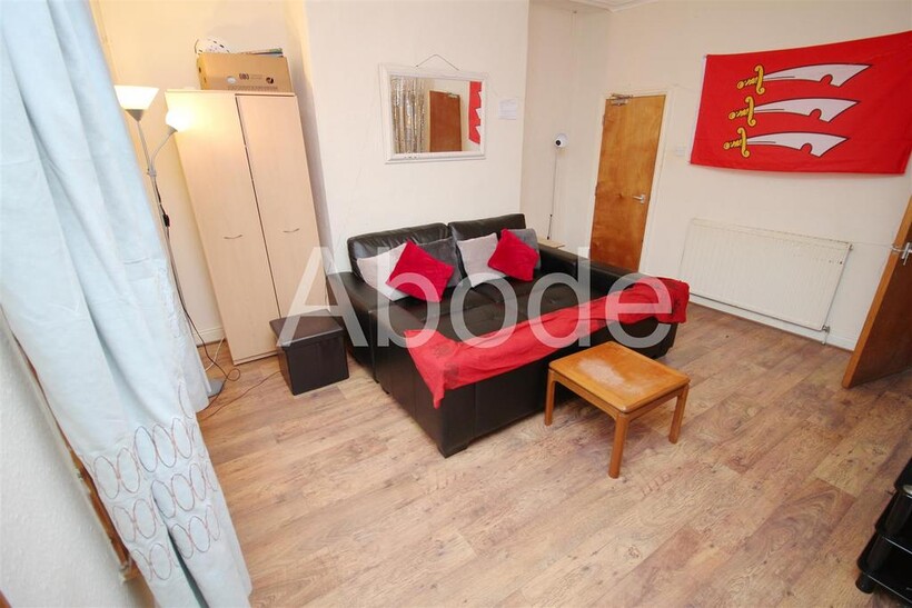 Brudenell View, Hyde Park, Leeds 5 bed house to rent - £3,068 pcm (£708 pw)