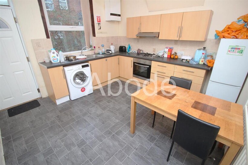 Welton Mount, Hyde Park, Leeds 3 bed house to rent - £1,872 pcm (£432 pw)