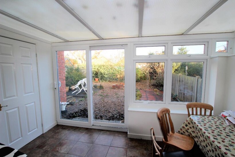 Monarch Drive, Worcester WR2 5 bed semi-detached house to rent - £2,470 pcm (£570 pw)