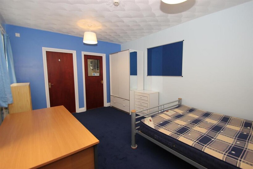 22 & 22a Divinity... 8 bed house to rent - £5,200 pcm (£1,200 pw)