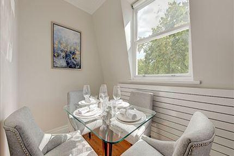 Kensington Gardens Square, London W2 2 bed flat to rent - £5,633 pcm (£1,300 pw)
