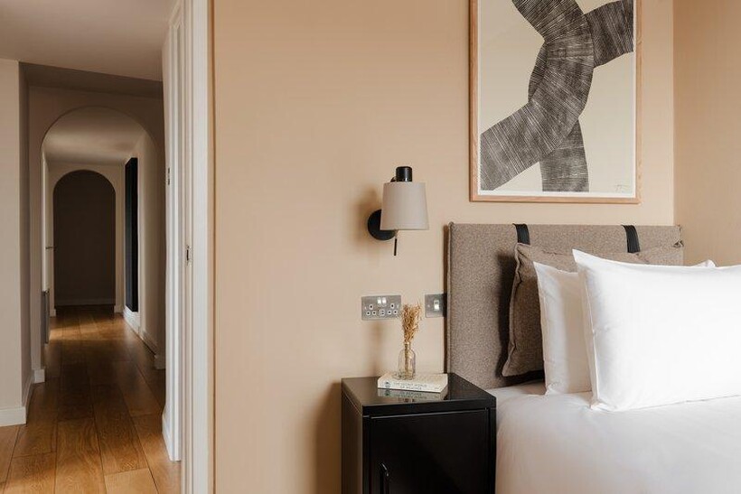 Tottenham Street, London W1T 1 bed serviced apartment to rent - £5,200 pcm (£1,200 pw)