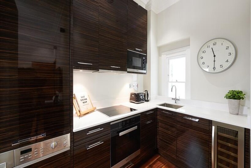 Kensington Gardens Square, London, W2 1 bed apartment to rent - £3,423 pcm (£790 pw)