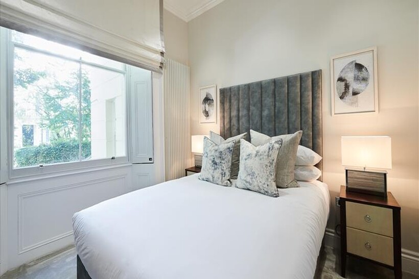Kensington Gardens Square, London, W2 1 bed apartment to rent - £3,423 pcm (£790 pw)