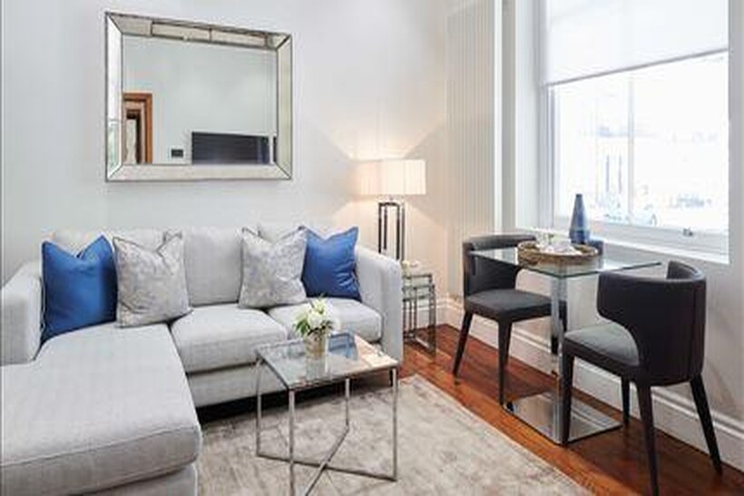Kensington Gardens Square, London W2 1 bed flat to rent - £3,423 pcm (£790 pw)
