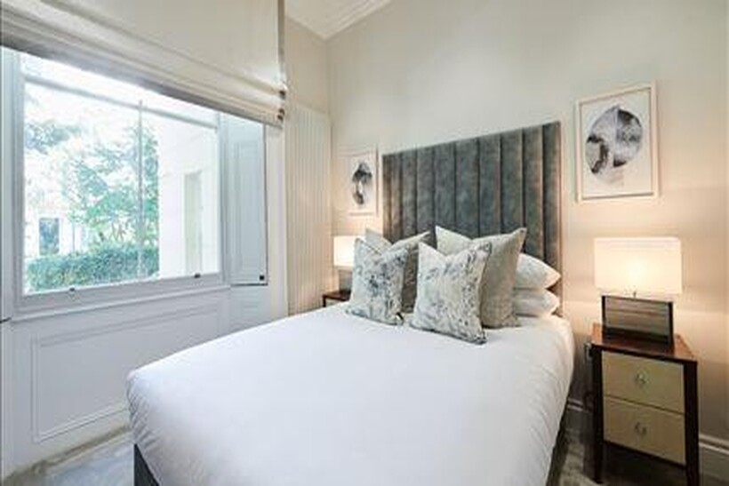 Kensington Gardens Square, London W2 1 bed flat to rent - £3,423 pcm (£790 pw)