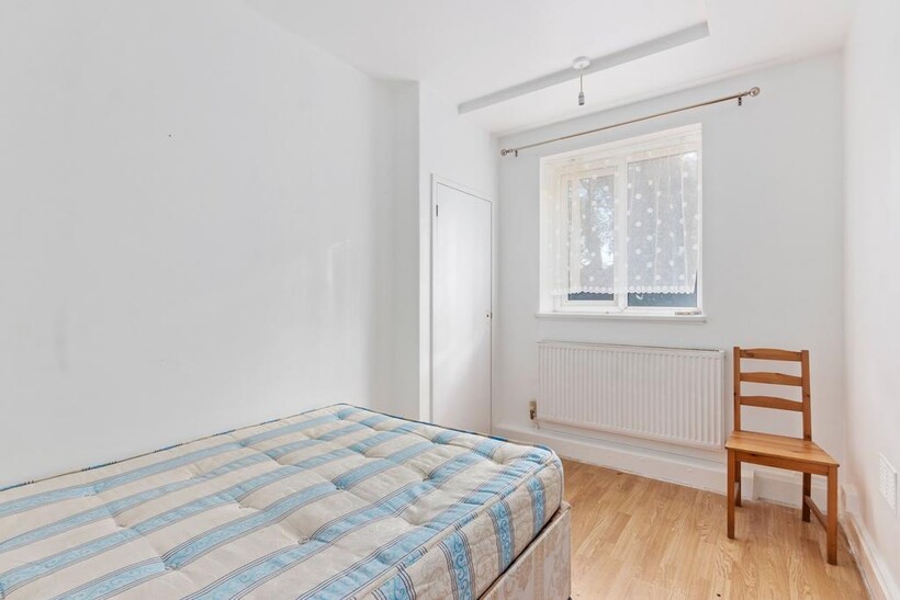 SW18 4UN 1 bed in a house share to rent - £775 pcm (£179 pw)