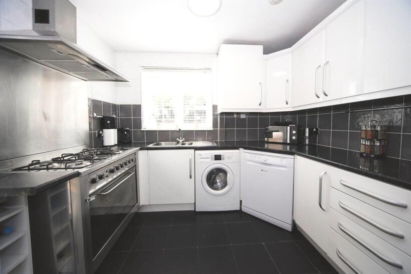 Bosmore Road, Luton, Bedfordshire, LU3 3 bed semi-detached house to rent - £1,700 pcm (£392 pw)