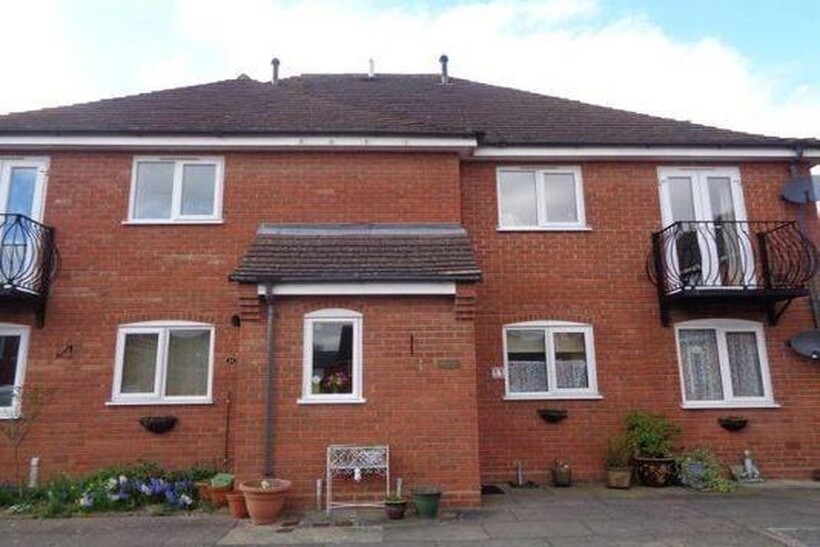 Old Market Court, Pershore WR10 2 bed flat to rent - £825 pcm (£190 pw)