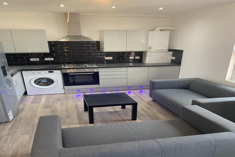 Leeds LS6 3 bed flat to rent - £1,650 pcm (£381 pw)