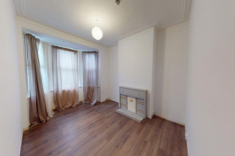 Saxon R1 1 bed in a house share to rent - £775 pcm (£179 pw)