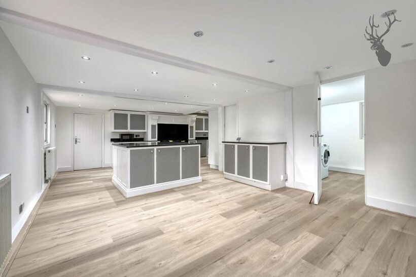Tawney Lane, Stapleford Tawney 4 bed detached house to rent - £4,000 pcm (£923 pw)