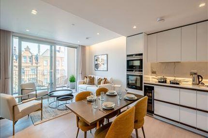 Connaught Street, London W2 2 bed flat to rent - £7,059 pcm (£1,629 pw)