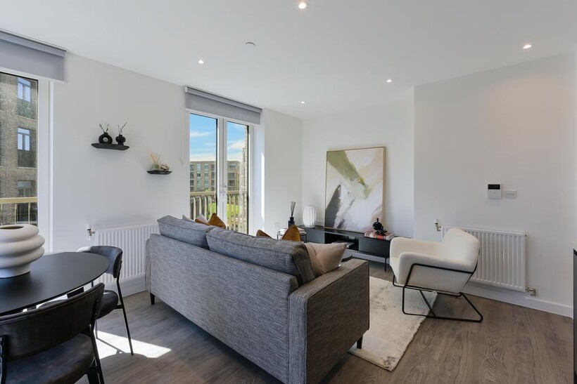 Flat 1, Andrewes House, 17, Wolff... 2 bed flat to rent - £2,250 pcm (£519 pw)