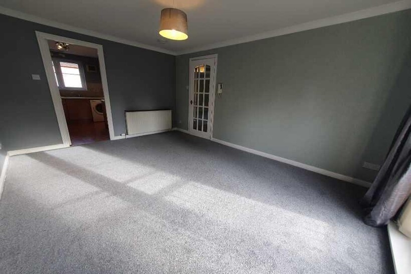 Creteil Court, Falkirk FK1 2 bed flat to rent - £725 pcm (£167 pw)