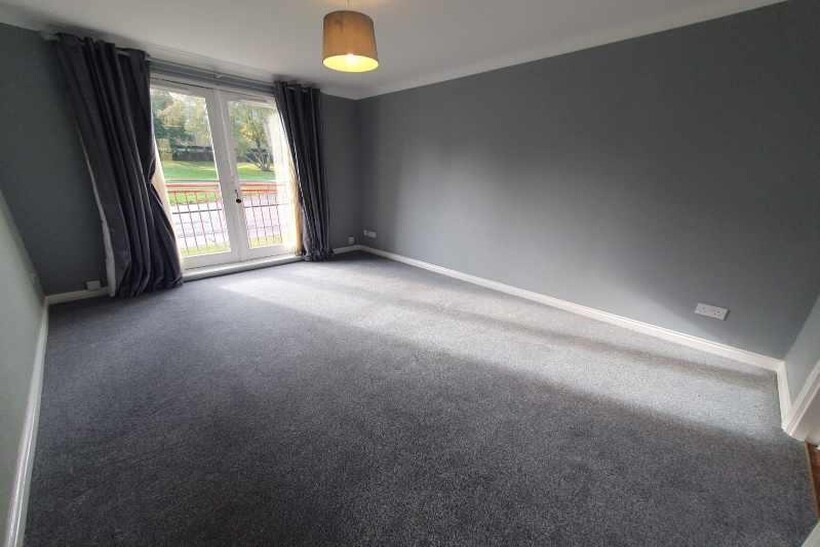 Creteil Court, Falkirk FK1 2 bed flat to rent - £725 pcm (£167 pw)