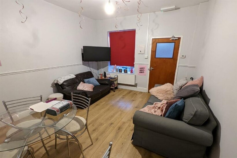 Nottingham NG7 5 bed flat to rent - £2,607 pcm (£602 pw)