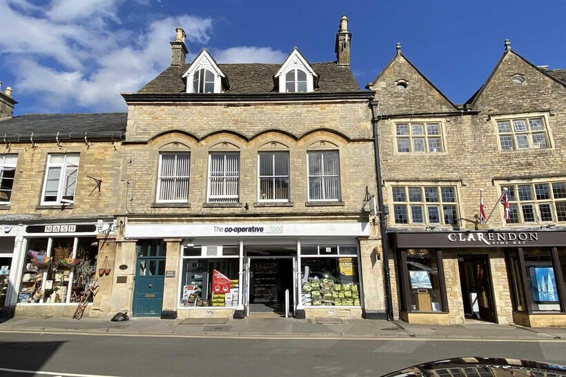 Pine House, The Square, Stow-on-the-Wold Property to rent - £400 pcm (£92 pw)