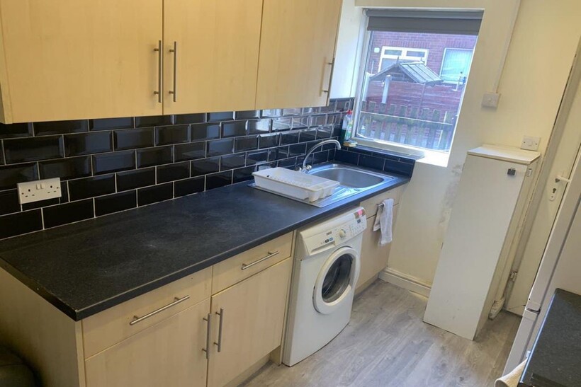 Leeds LS4 3 bed terraced house to rent - £975 pcm (£225 pw)
