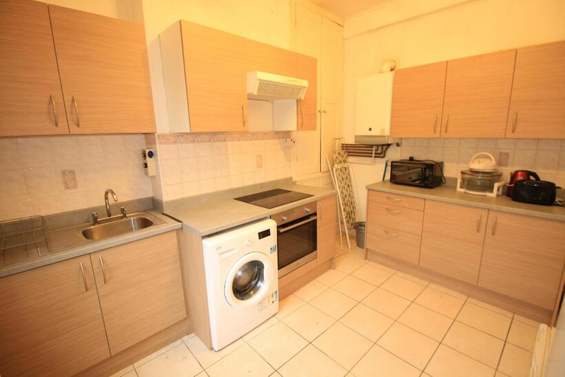 Forest Road East, Nottingham NG1 4 bed semi-detached house to rent - £1,840 pcm (£425 pw)